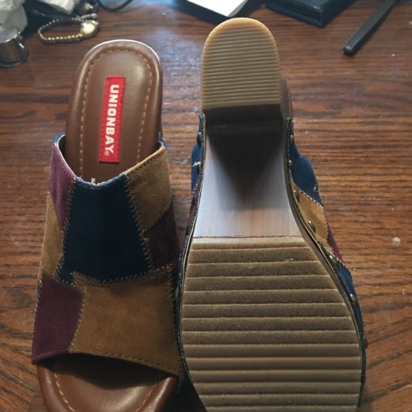 UNIONBAY Brown and Tan Mules with Chunky Platform Sole - Picture 3 of 6